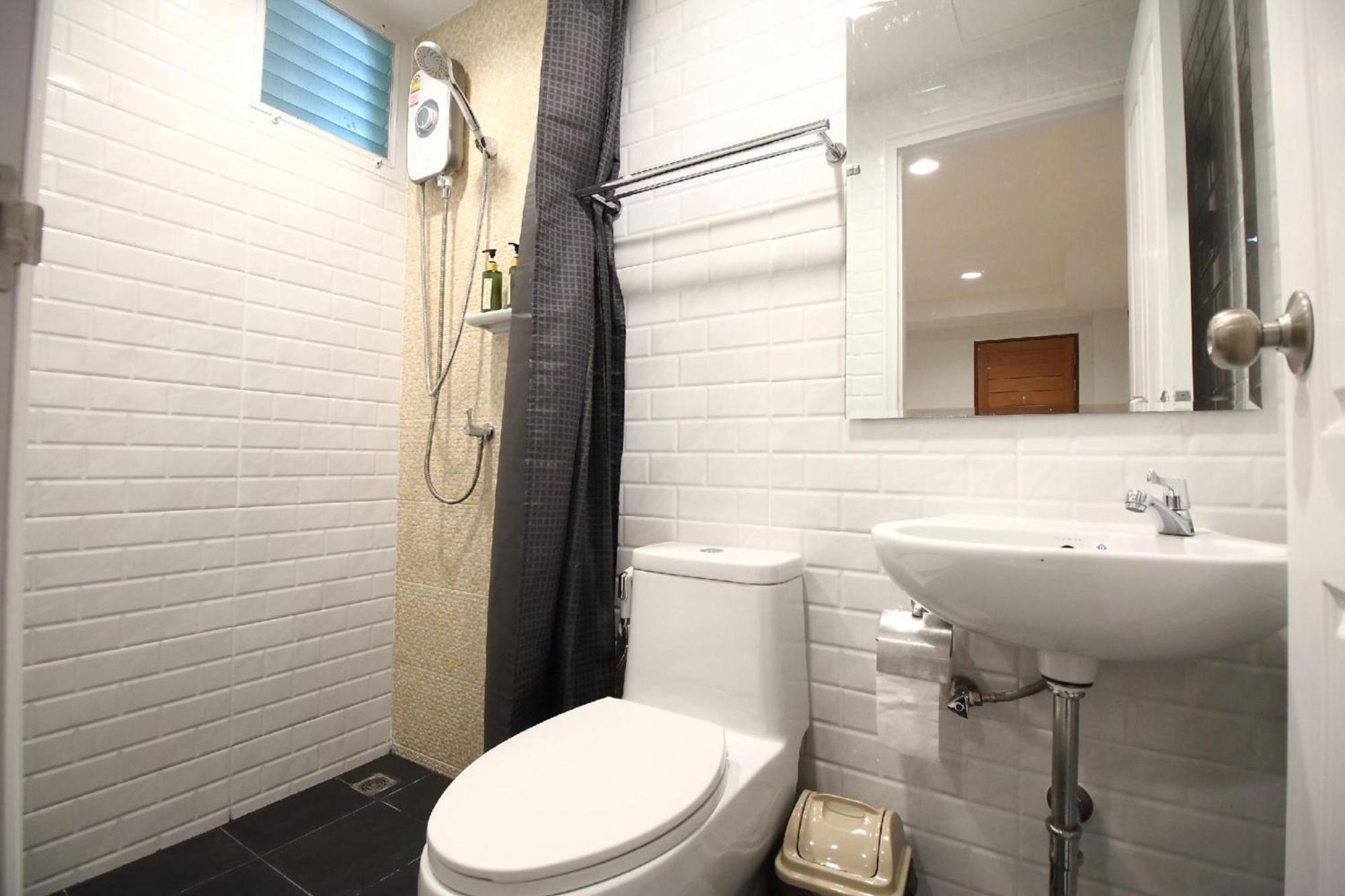 Super Oyo 483 Pannee Hotel Khaosan Бангкок Екстер'єр фото